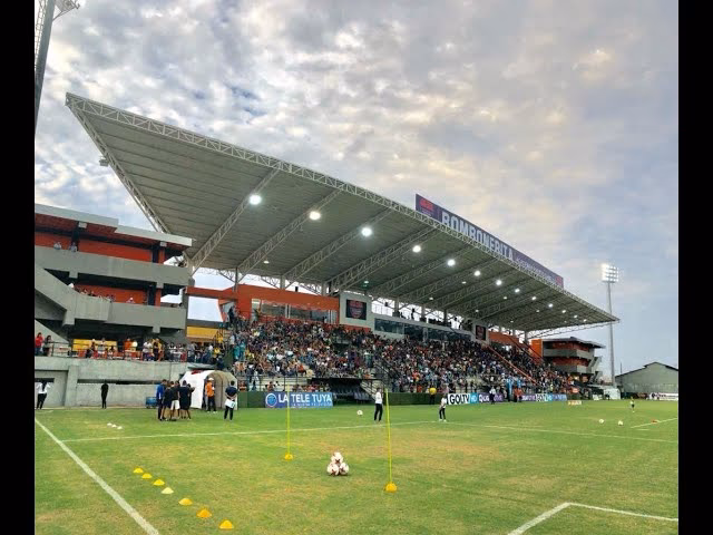 ¿Cuál es la diferencia entre una escuela de fútbol y una academia de fútbol?