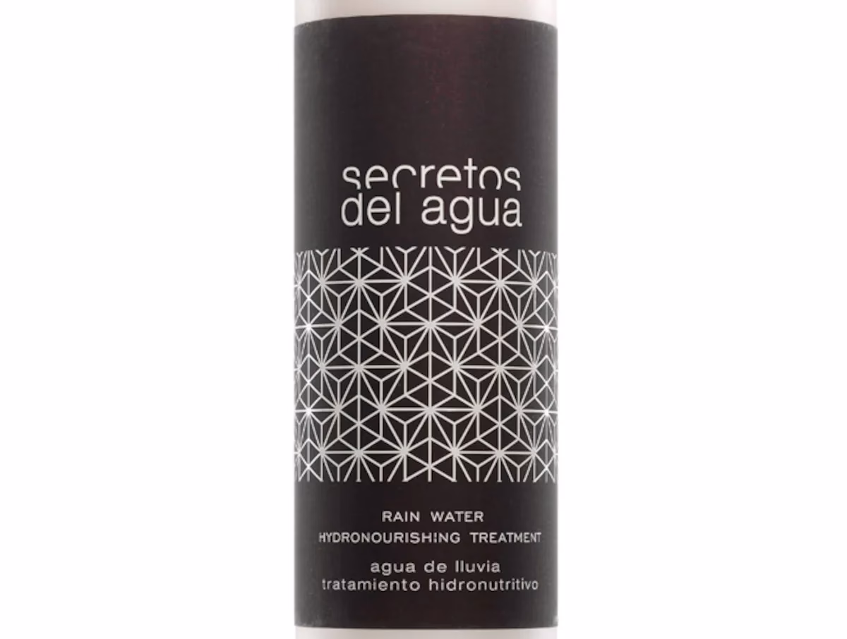 ¿Cómo recoger el agua de lluvia para lavar el cabello?