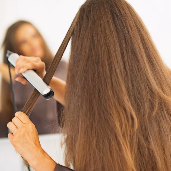 ¿Qué pasa si me plancho el pelo y me lo mojo?