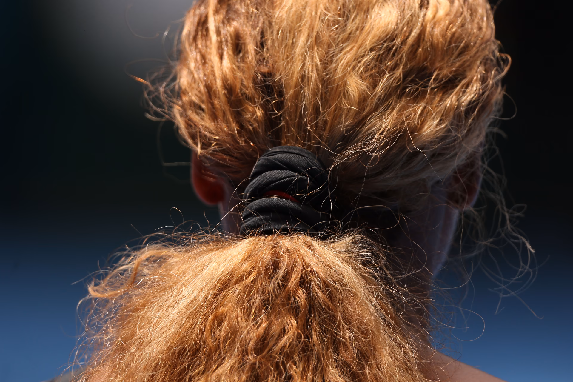 ¿Cómo amarrarse el cabello rizado?