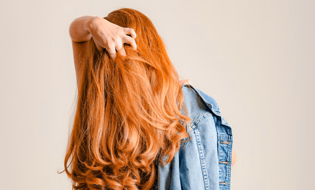 ¿Qué deficiencia de vitaminas provoca fragilidad capilar?