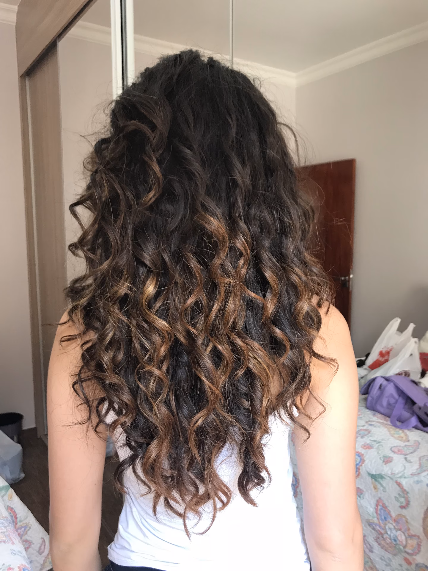 ¿El balayage queda bien en el cabello ondulado?