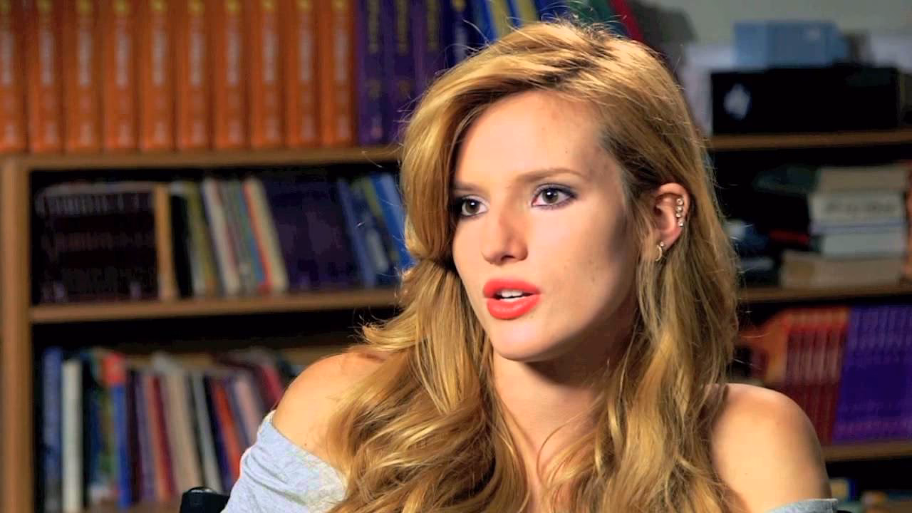 ¿Cuál es el color natural del pelo de Bella Thorne?