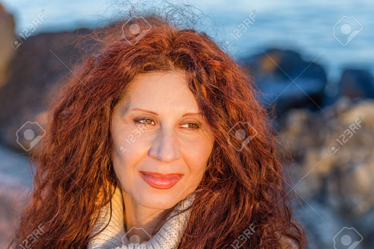 ¿Qué simboliza el cabello cobrizo?