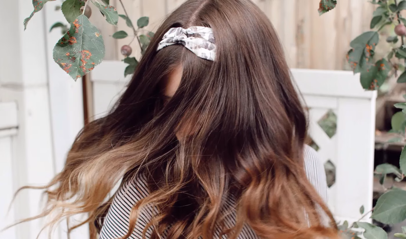 ¿Cómo quitar la espuma del cabello?