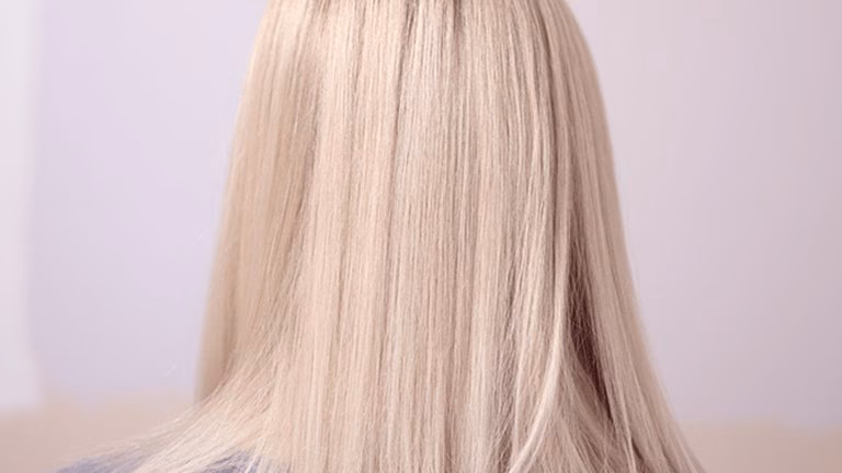 ¿Cuánto tiempo tarda en recuperarse el cabello después de una decoloración?