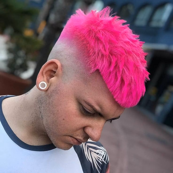 ¿A quién le sienta bien el cabello rosa bebé?