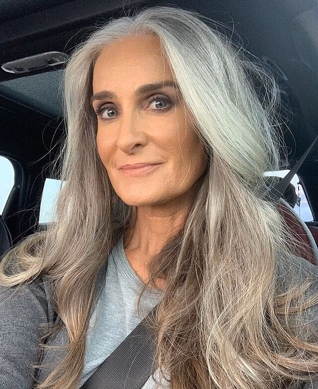 ¿Qué vitamina me falta si tengo el pelo canoso?