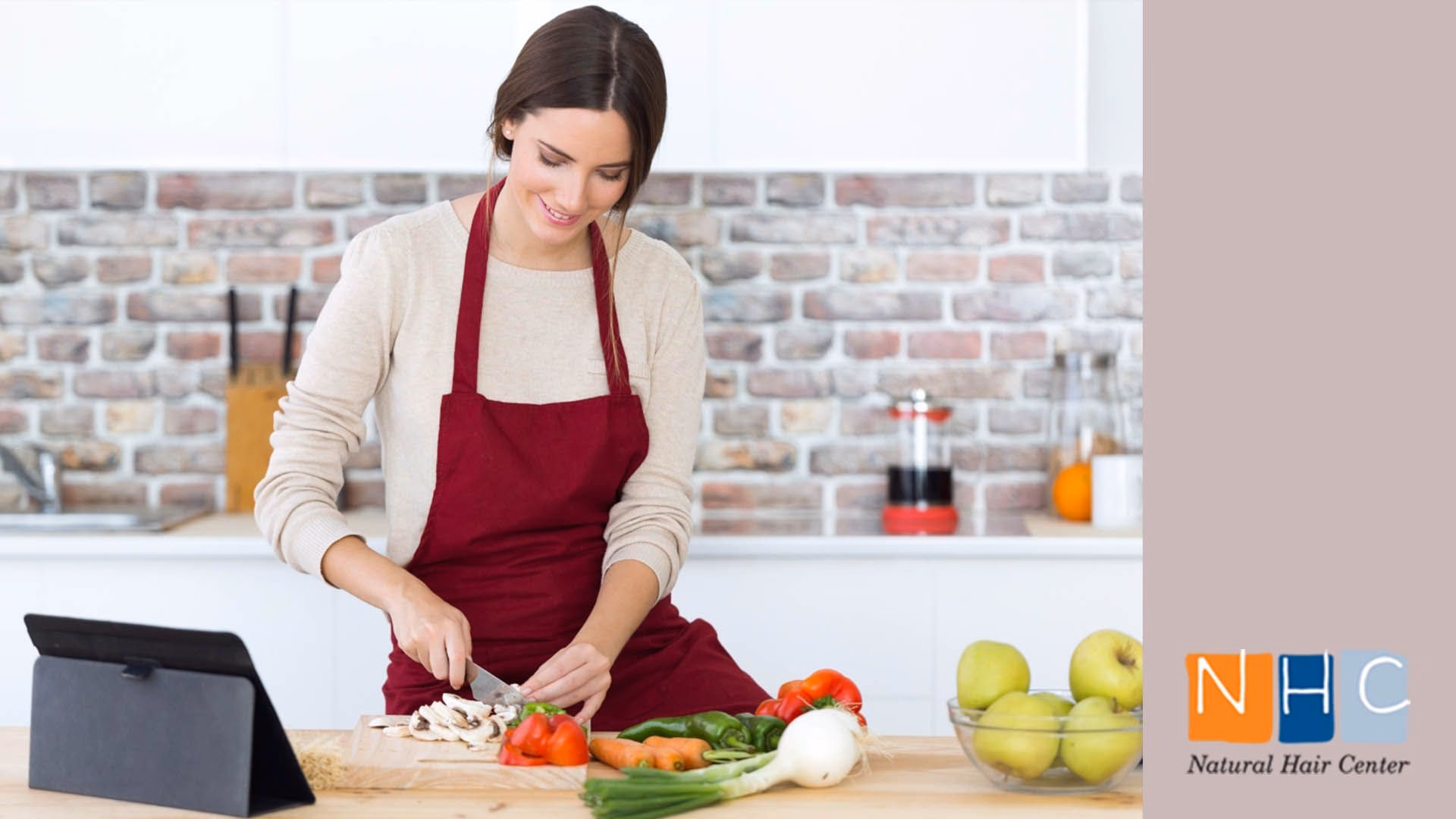 ¿Qué debes hacer con tu cabello en la cocina?