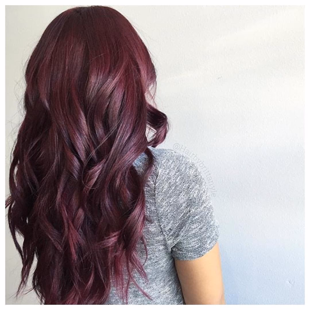 ¿Cómo se llama el color rojo granate?