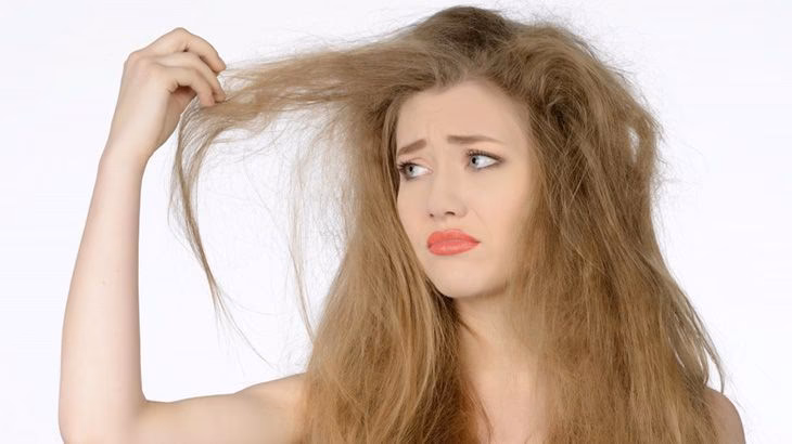 ¿Por qué tengo el pelo sin brillo?