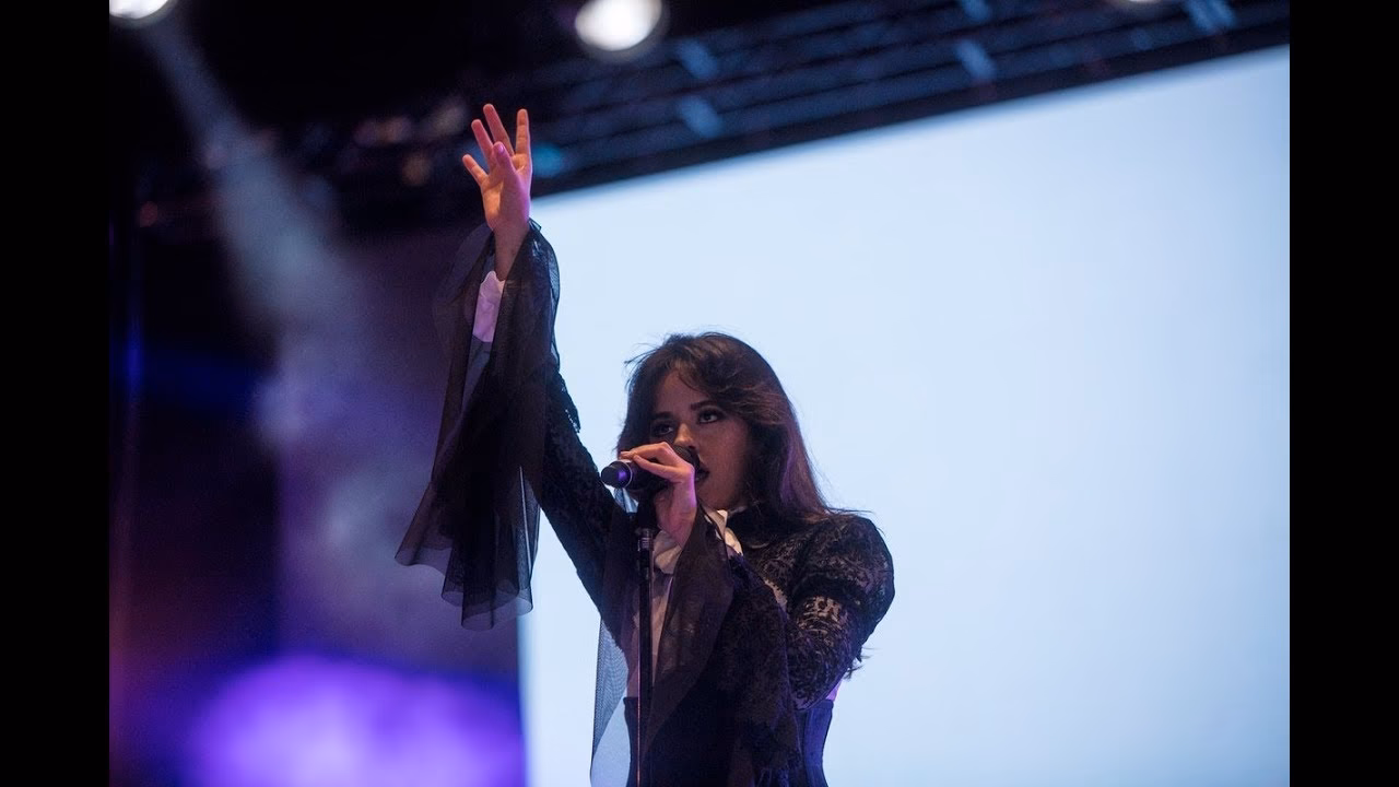 ¿Por qué emigró Camila Cabello?