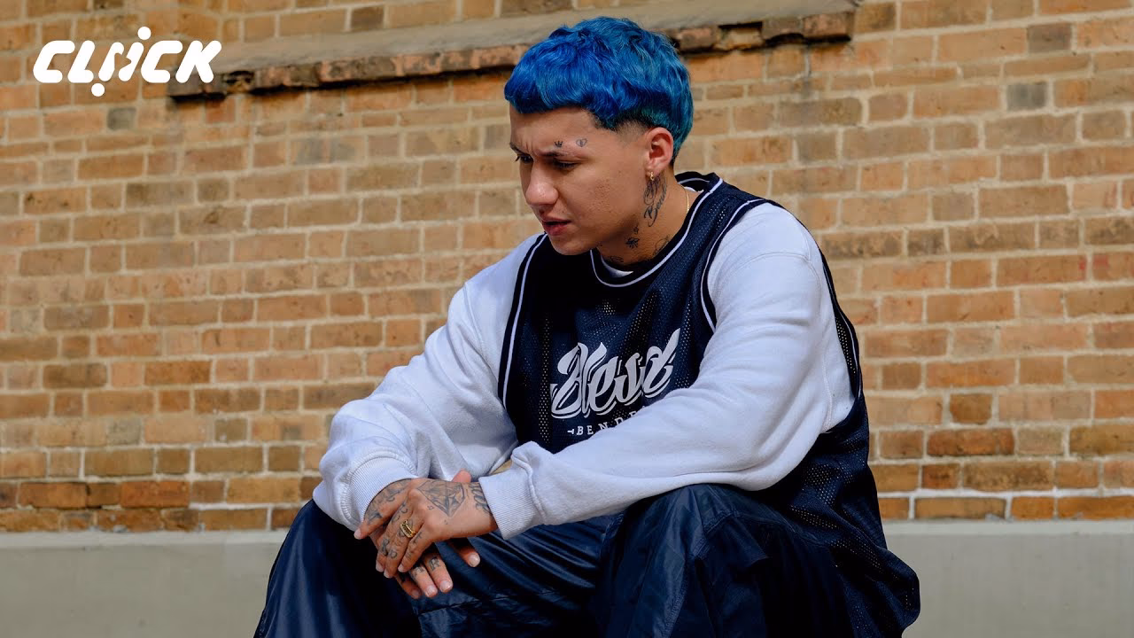 ¿Qué cantante tiene el pelo azul?