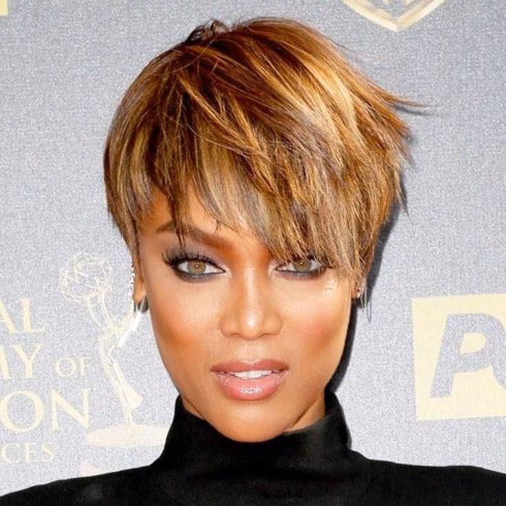 ¿Cuáles son las características de un rostro triangular?