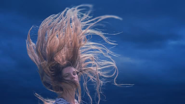 ¿Qué pasa si una chica te deja jugar con su cabello?