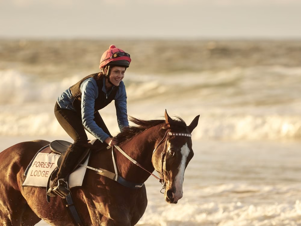 ¿Cómo se llama a la mujer que anda a caballo?