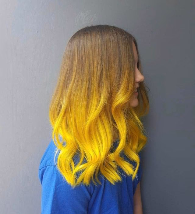 ¿Por qué mi cabello se está volviendo amarillo?