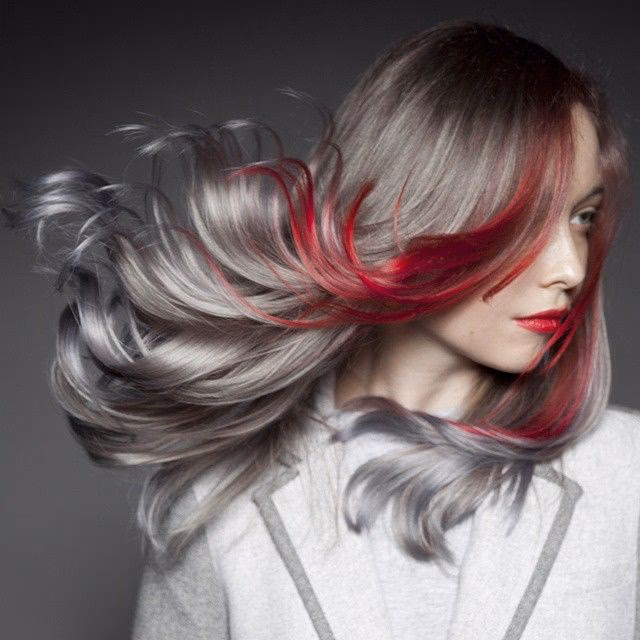¿Cómo combinar el cabello gris con el cabello pelirrojo?