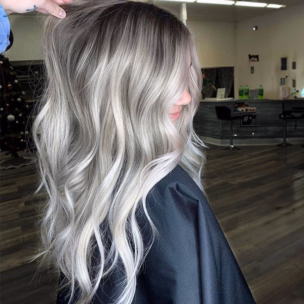 ¿Qué tintes se mezclan para obtener un rubio cenizo?