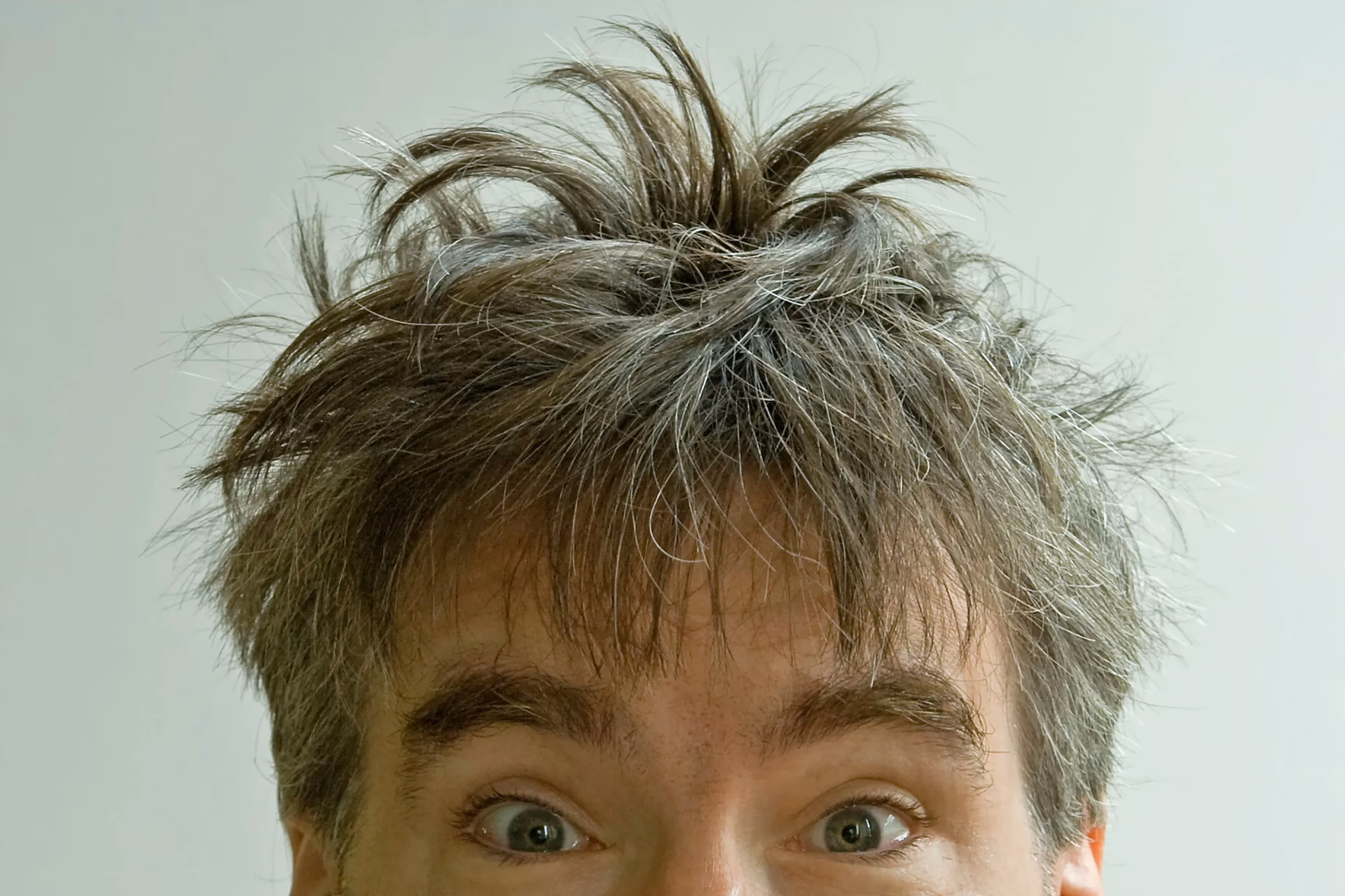 ¿Cómo quitar el frizz del cabello rápidamente?