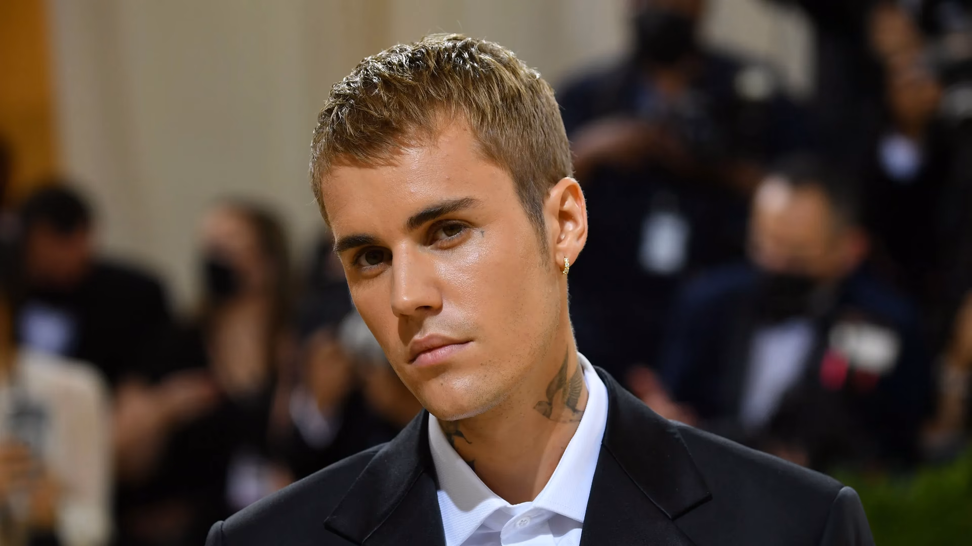 ¿Cuánto tiempo tarda en crecer el cabello rapado de un hombre?