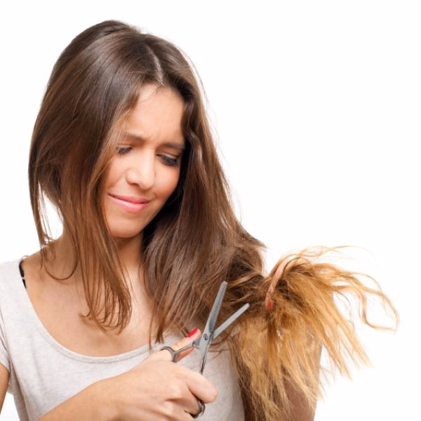 ¿Cómo puedo recuperar el cabello quemado por el tinte?