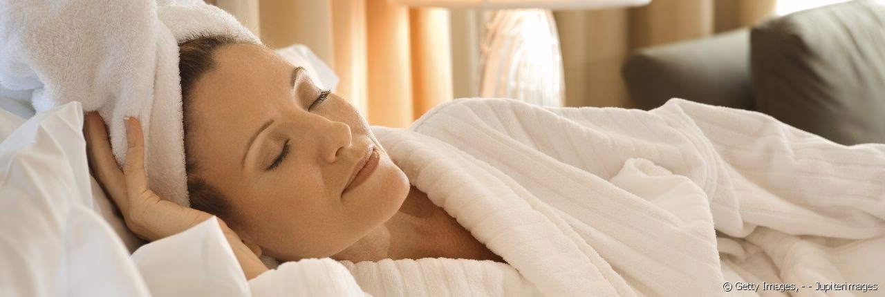 ¿Cómo puedo dormir con el cabello secado?