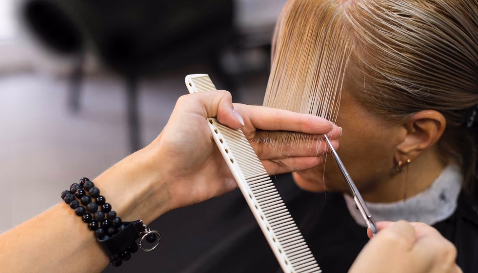 ¿Qué pasa si se corta el pelo seco?