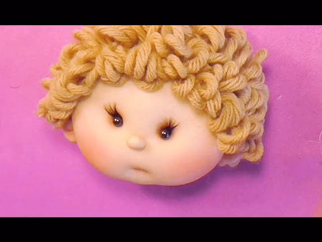 ¿De qué material está hecho el cabello de las muñecas?