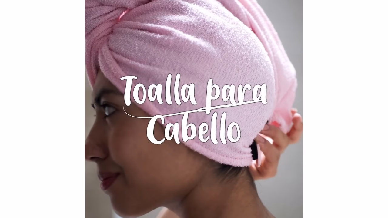 ¿Cómo hacer una toalla caliente para el cabello?