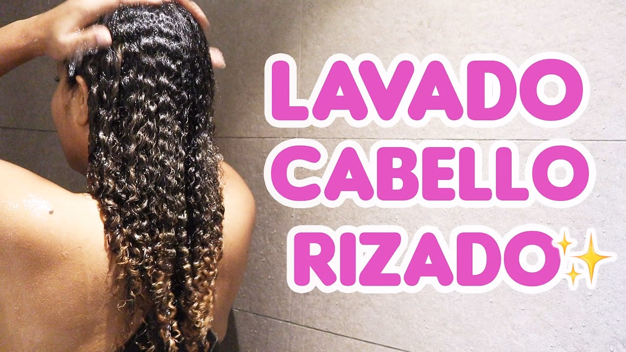 ¿Cuál es la manera correcta de lavar el cabello rizado?