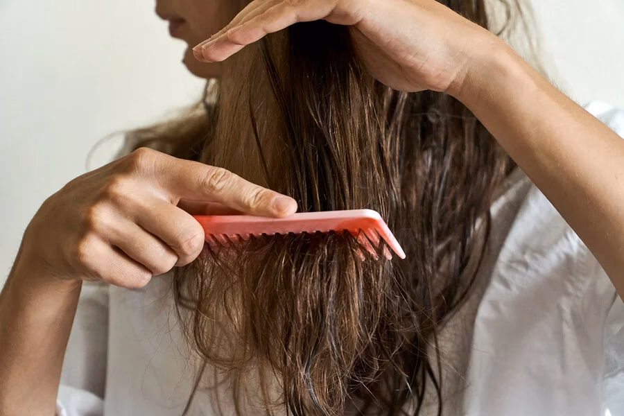 ¿Qué nutre las puntas del cabello?
