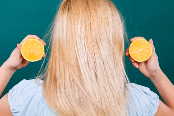 ¿Cómo puedo eliminar el mal olor del pelo sin lavarlo?