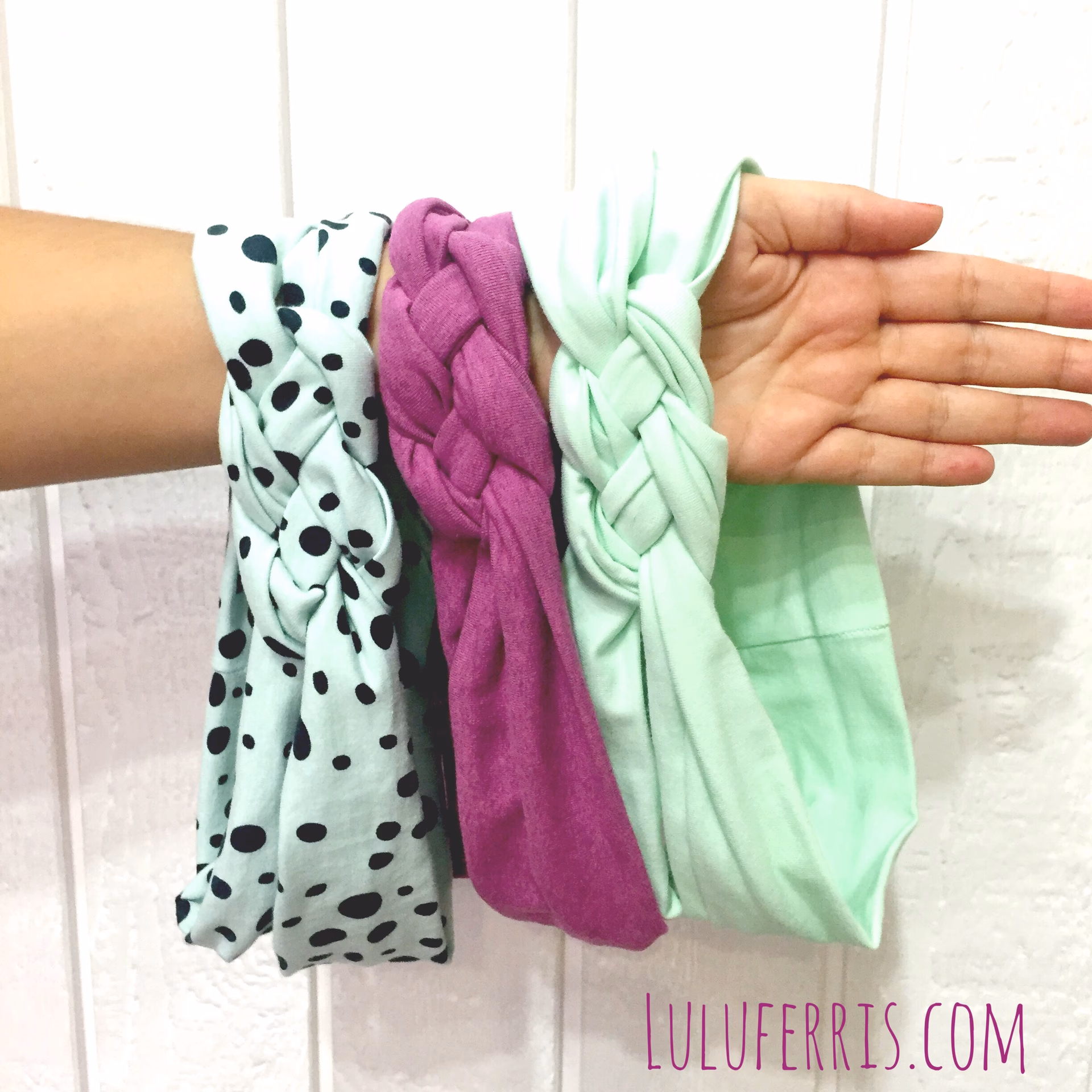 ¿De qué material está hecha la cinta para el cabello?