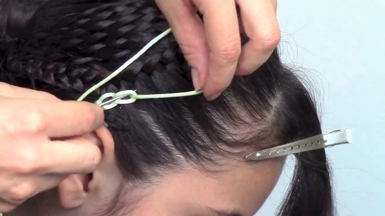 ¿Cómo ponerse la bandita en el cabello?