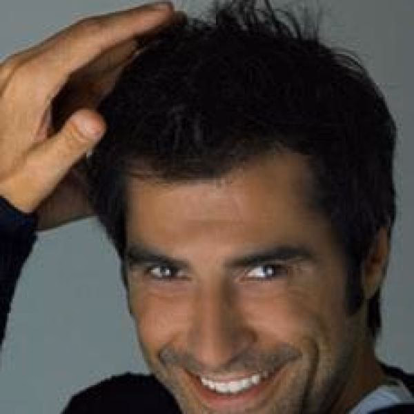 ¿Cómo conseguir un cabello despeinado para hombre?