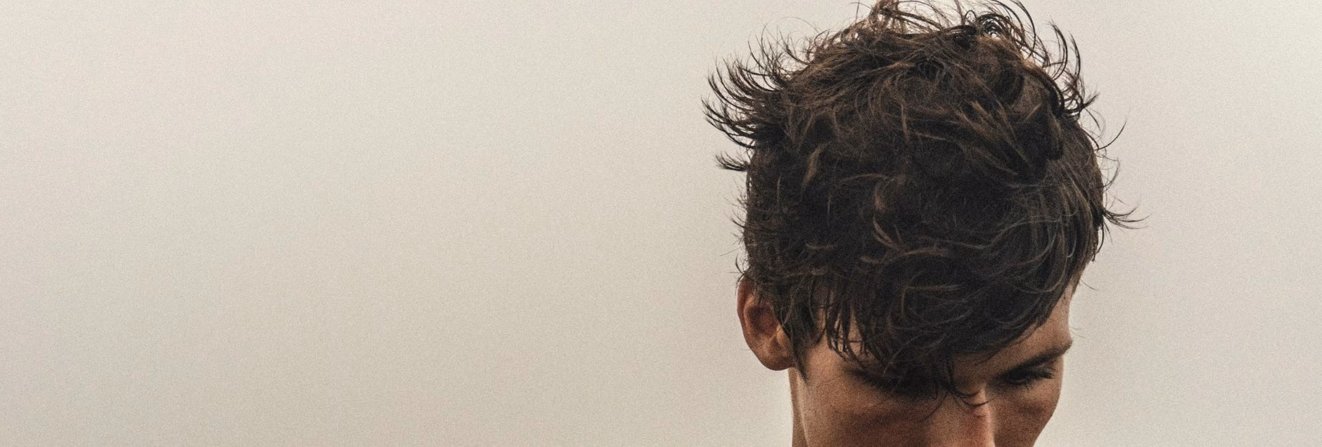 ¿Puede un hombre hacer que su cabello sea más grueso?