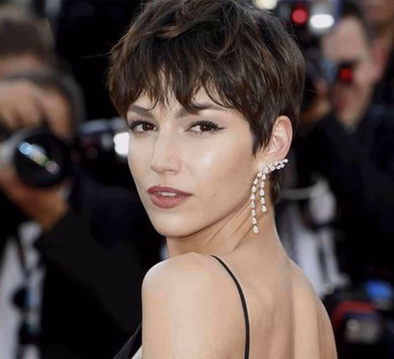 ¿Cómo cortar el vello de las orejas?