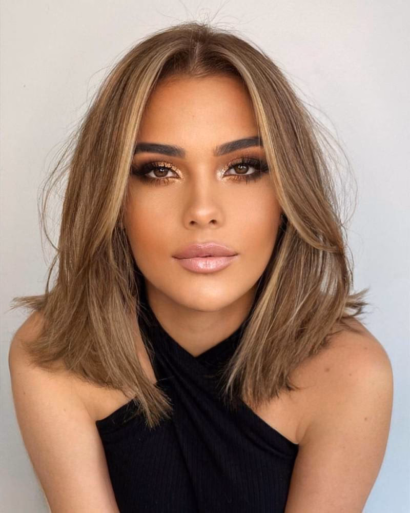 ¿Qué corte de pelo combina bien con la raya en medio?