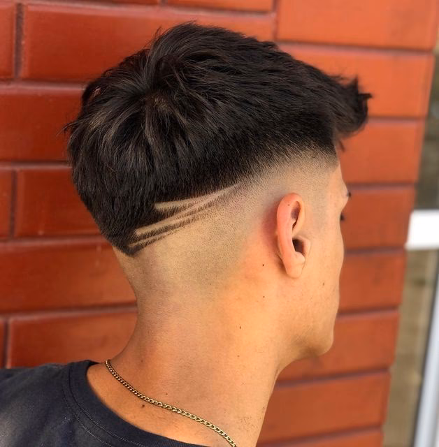 ¿Cómo se llama cuando te hacen un corte tipo raya en el cabello?