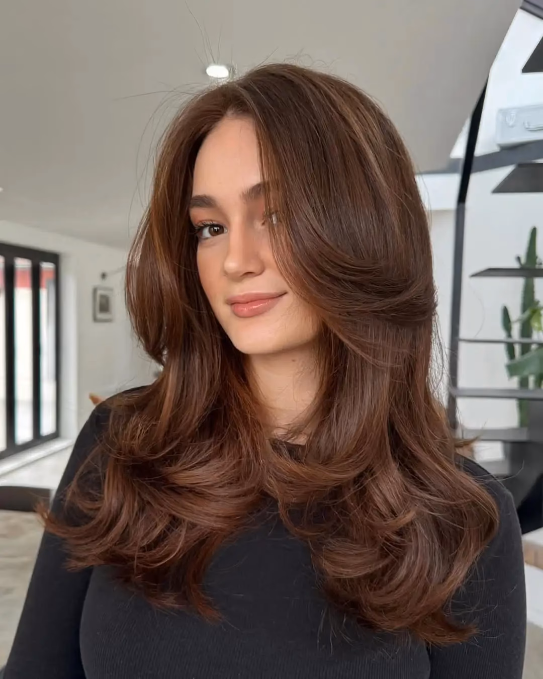 ¿Cómo cortar el pelo largo para dar más volumen?