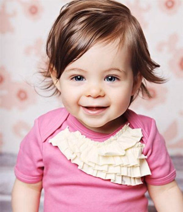 ¿A qué edad se le debe cortar el pelo a una niña por primera vez?