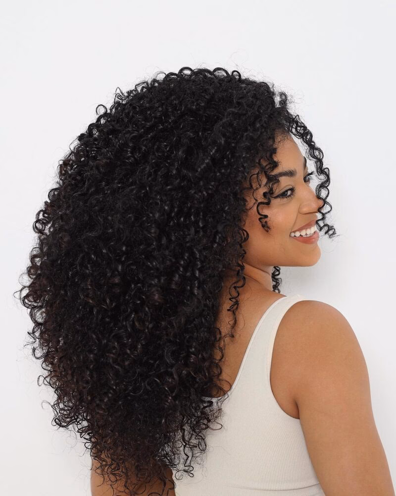 ¿Cómo debo cortar mi cabello largo y rizado?