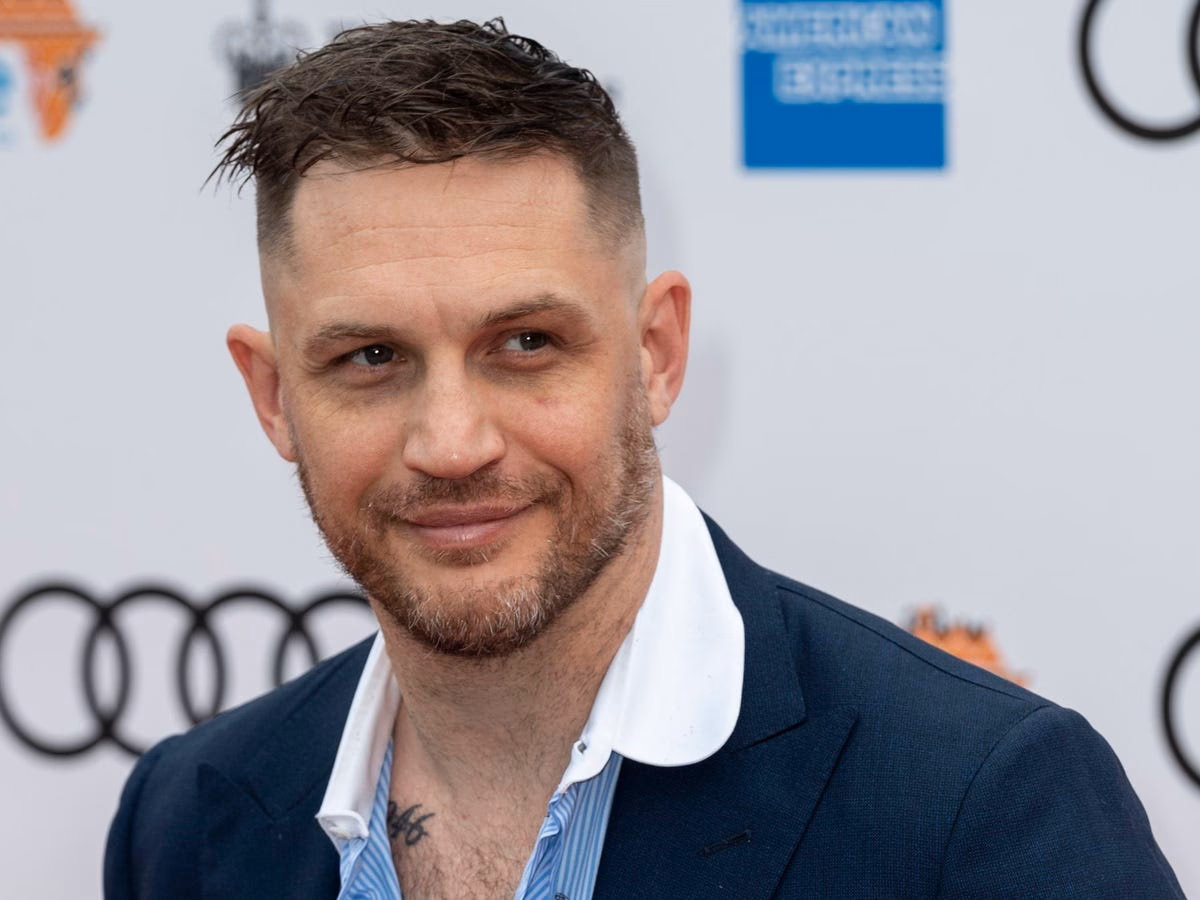 ¿Cómo conseguir el corte de pelo Taboo de Tom Hardy?