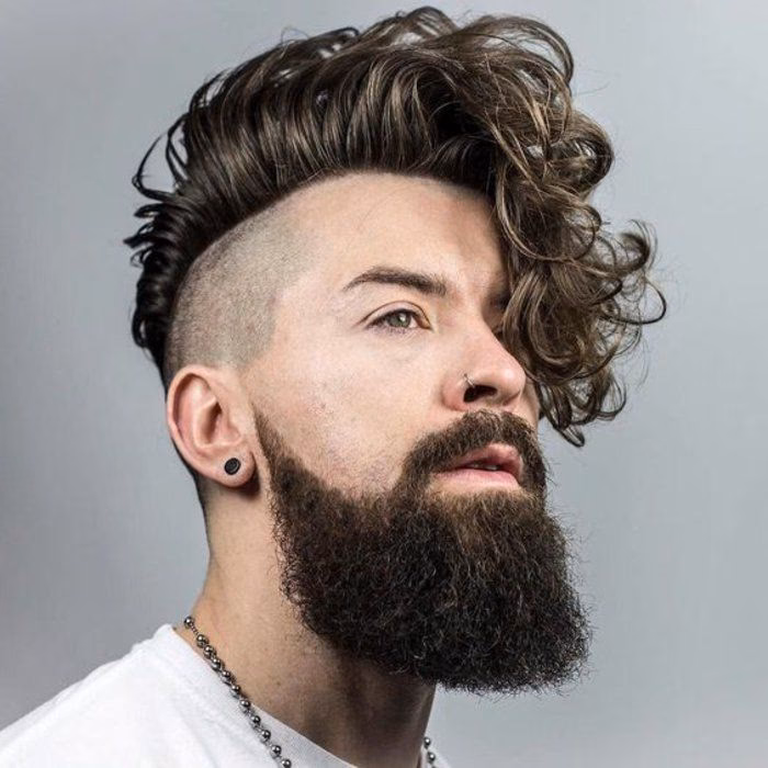 ¿Qué estilo de barba combina con el cabello rizado?