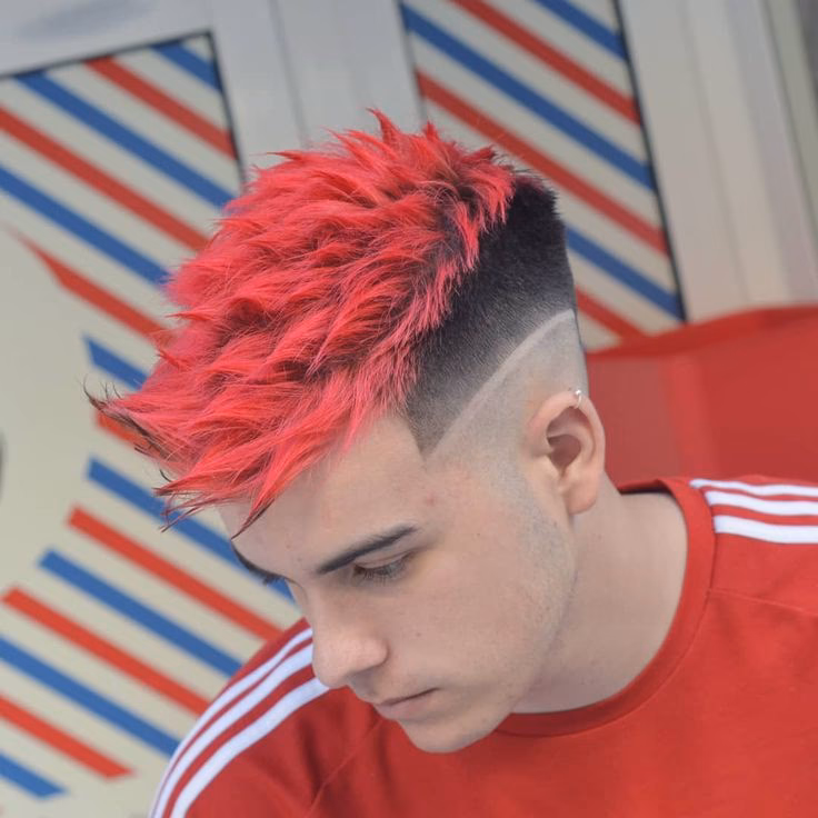 ¿Qué color resalta el pelo rojo?