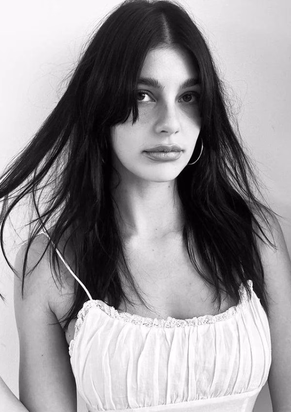 ¿Por qué es famosa Camila Morrone?