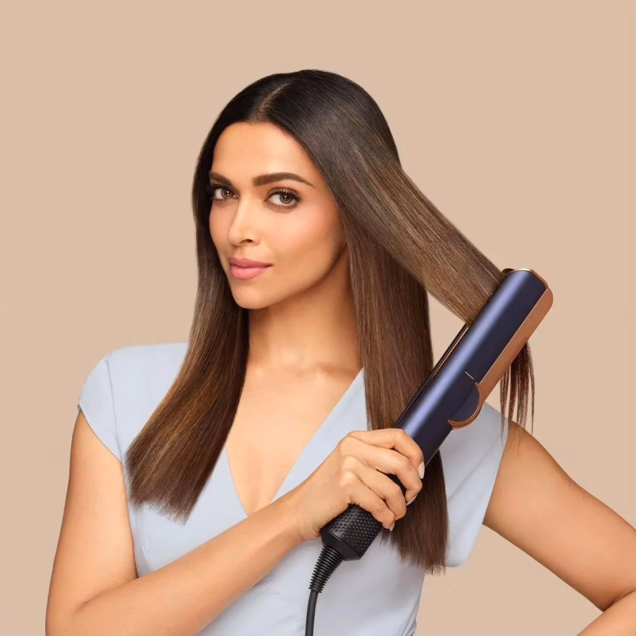 ¿Qué pasa si me seco el pelo con plancha?