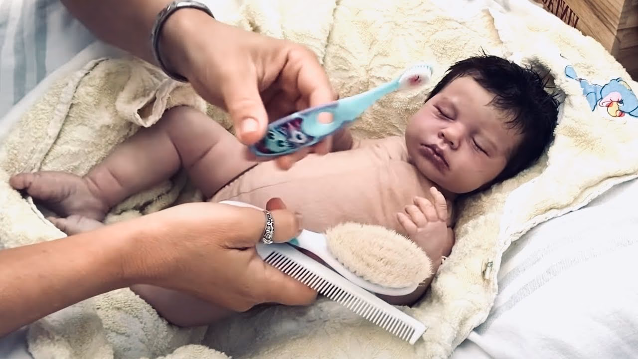 ¿Cómo cuidar el cabello de la muñeca reborn?