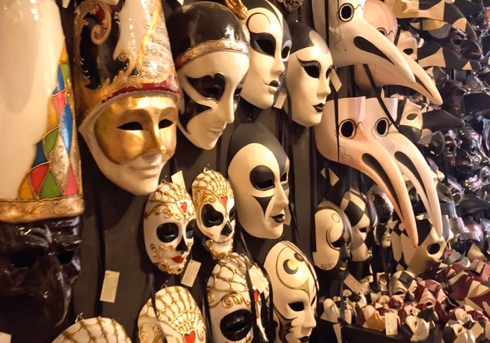 ¿Cómo se llama el material de las máscaras?